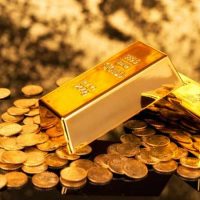 What informs the pricing of a gold bar
